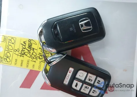 2018 Honda Odyssey Touring z USA, uszkodzony, nr VIN 5FNRL6H85JB066946